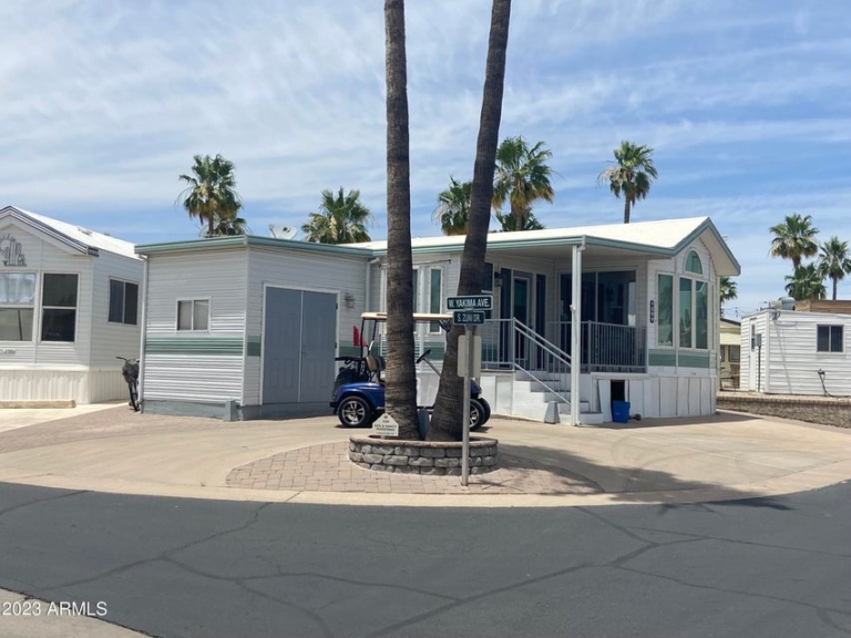 Roadhaven Resort 55+ Living in Apache Junction, Arizona