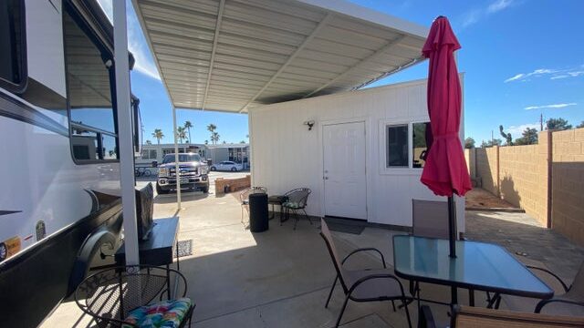 Casita on Spacious Lot for Sale!