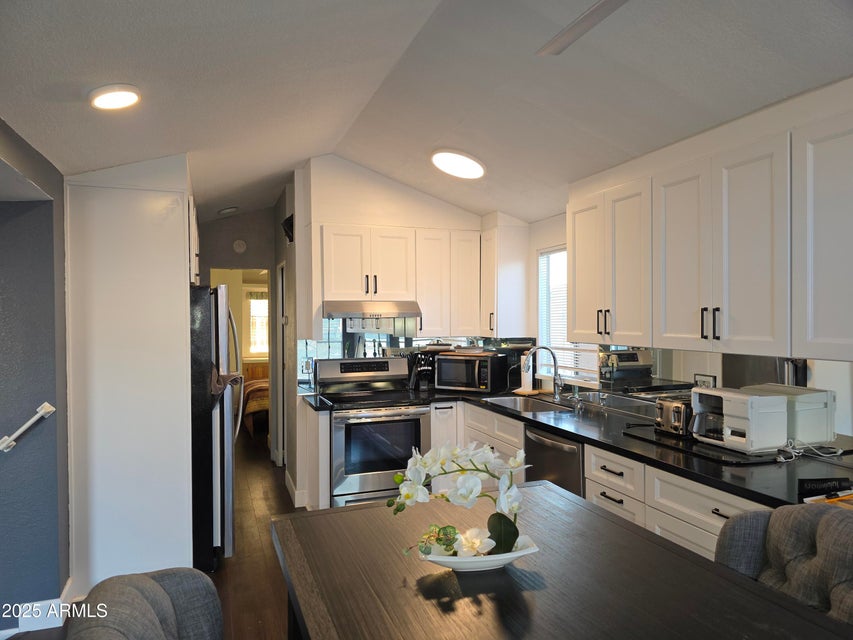 20251128214626583667000000-o