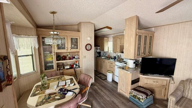 05.04.2026_1005_dining_kitchen